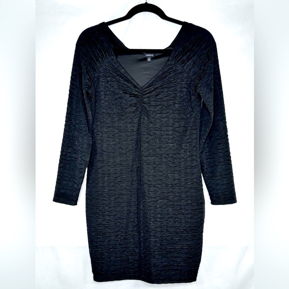 Torrid Stretchy Bodycon Dress Ruched       V-neck Long Sleeve Dark Romantic Sz 2 - Picture 1 of 9